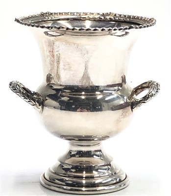 Lot 2080 - A small modern silver urn, Birmingham 1972, 2.7g.