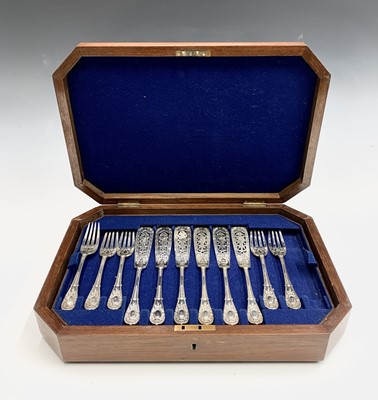 Lot 172 - A top quality set 12 fish knives and 11 forks...