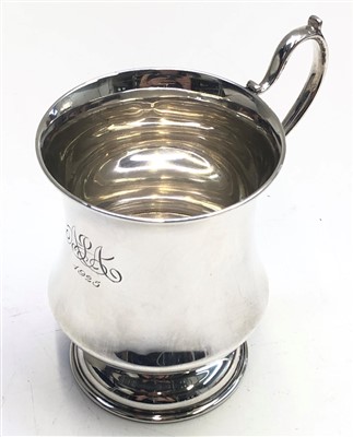 Lot 2090 - A footed silver mug, Birmingham 1925, 2.4oz.