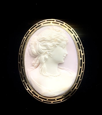 Lot 620 - A 14ct gold mounted cameo brooch 14.6gm 46mm...