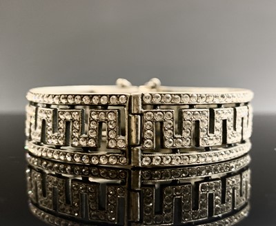 Lot 355 - A silver Greek key hinged bangle 35gm