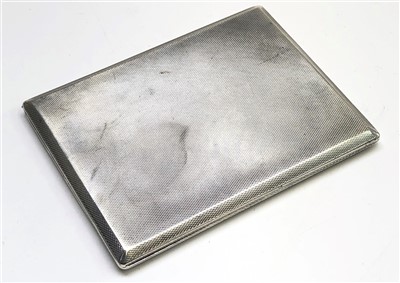 Lot 2119 - An engine turned silver cigarette case, London...