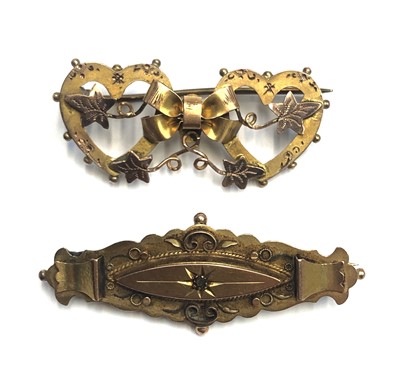 Lot 2452 - A 9ct gold double heart and bow bar brooch...