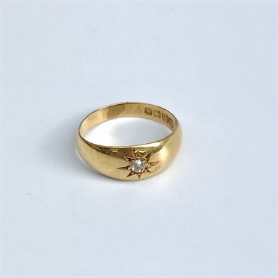 Lot 2461 - An 18ct gold ring, gypsy set diamond, 3.8g.