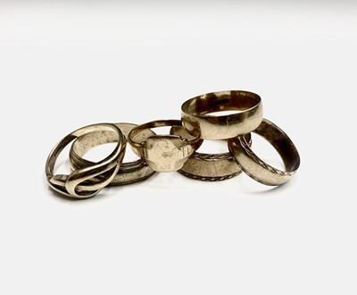 Lot 304 - Six 9ct gold rings 17.2gm