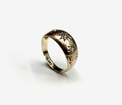 Lot 338 - A Victorian 18ct gold ring gipsy, 2.7gm set...