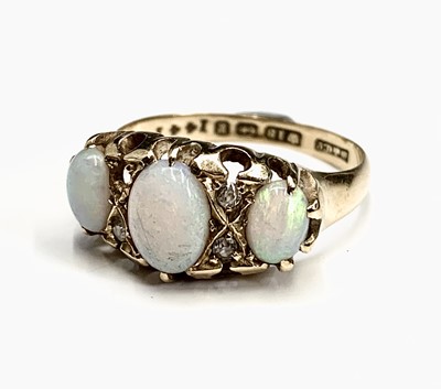 Lot 531 - A Victorian 18ct gold ring set with three...