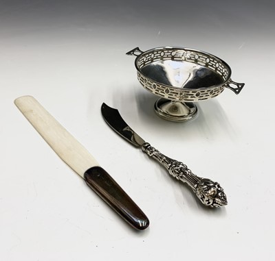 Lot 39 - A pierced silver bon-bon basket 45gm, a...