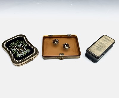 Lot 203 - A horn snuff-box, a Helena Rubenstein compact...