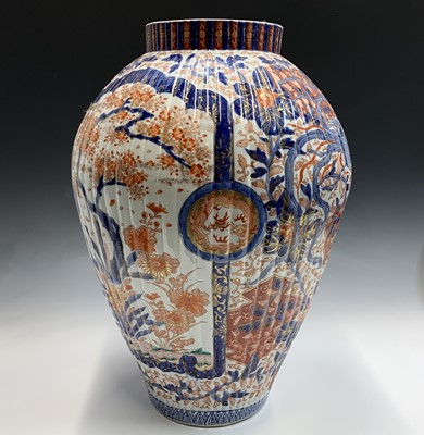 Lot 183 - A large Japanese Imari floor standing...