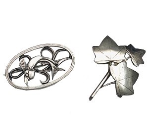 Lot 139 - A silver fish brooch designed by Geoffrey G Bellamy for George Tarratt.