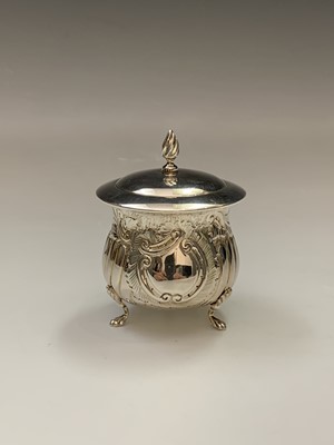 Lot 101 - An Edwardian silver tea caddy or lidded sugar...