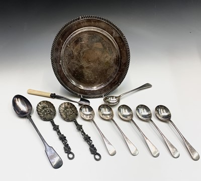 Lot 142 - Two George III silver sauce ladles, one is...