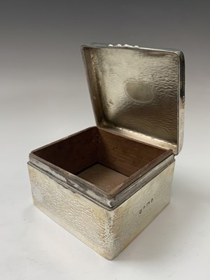 Lot 87 - An Edwardian textured silver cigarette box by...