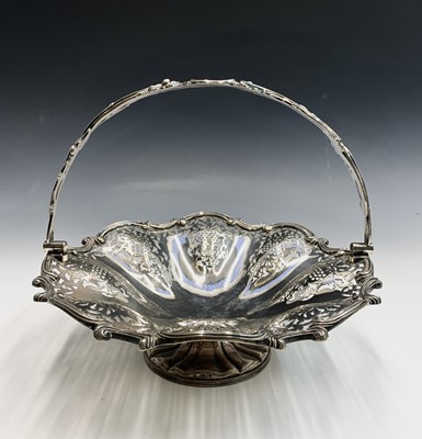 Lot 178 - A Victorian pierced fruit bowl with cast border