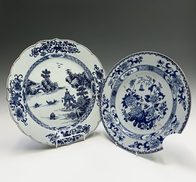 Lot 98 - A Chinese blue and white porcelain plate, 18th...