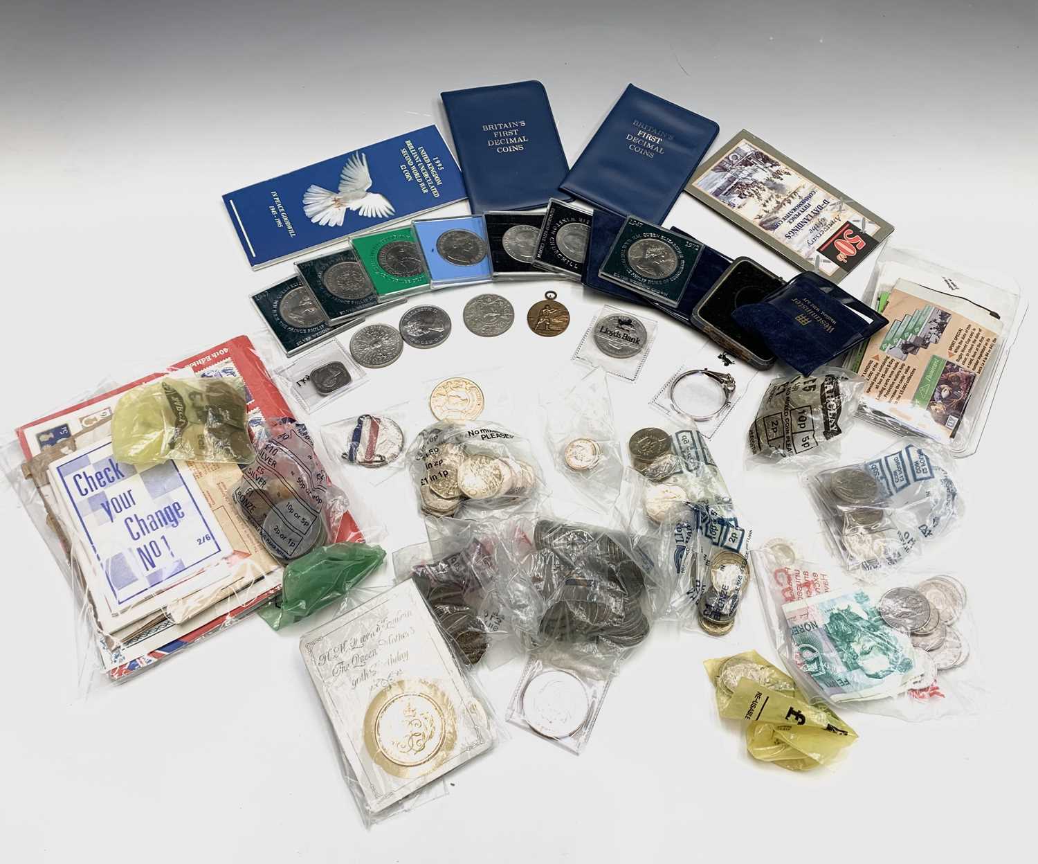 Lot 2 - Great Britain and other coinage: Comprises...