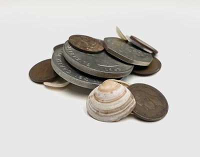 Lot 2 - Great Britain and other coinage: Comprises...