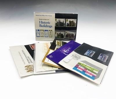 Lot 306 - GB Presentation Packs - A box containing...