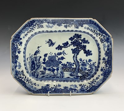 Lot 3 - A Chinese blue and white export porcelain...