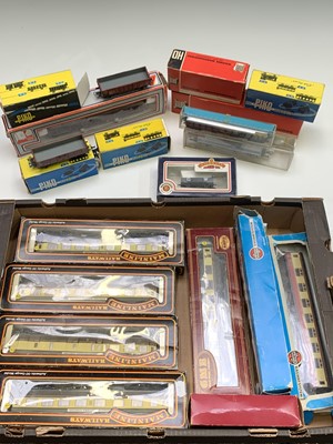 Lot 405 - 00 Gauge and some H0 Gauge Boxed Carriages and...