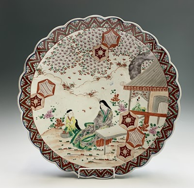 Lot 182 - A large Japanese Imari charger, circa 1900,...