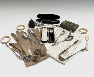 Lot 25 - A World War I silver discharge badge, four...