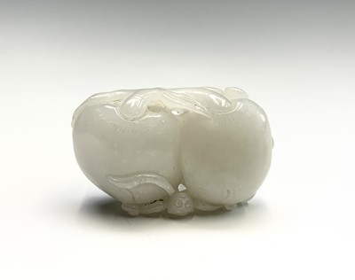 Lot 28 - A Chinese jade carving of a crane, 18th/19th...