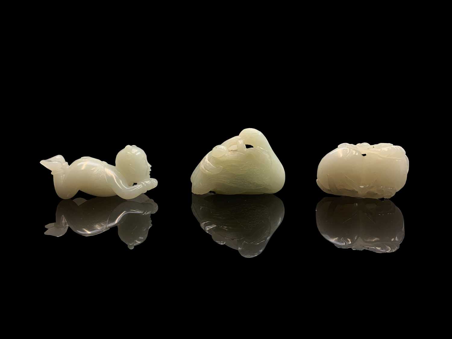 Lot 28 - A Chinese jade carving of a crane, 18th/19th...