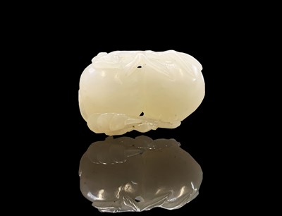 Lot 28 - A Chinese jade carving of a crane, 18th/19th...