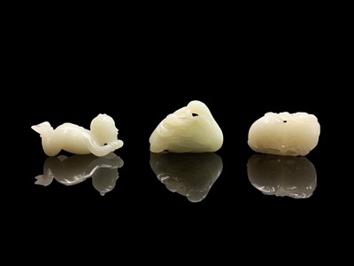 Lot 28 - A Chinese jade carving of a crane, 18th/19th...
