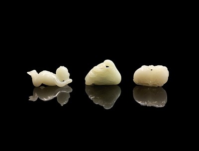 Lot 28 - A Chinese jade carving of a crane, 18th/19th...