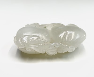 Lot 28 - A Chinese jade carving of a crane, 18th/19th...