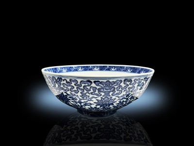 Lot 22 - A large Chinese blue and white porcelain...