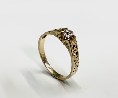 Lot 86 - An 18ct gold diamond solitaire ring.