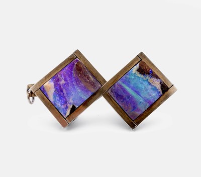 Lot 1 - A double opal pendant mounted in gold ( tests...