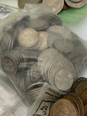 Lot 13 - Great Britain & Isle of Man Coins etc - A box...