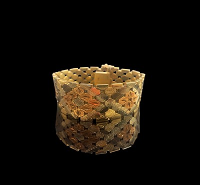 Lot 33 - A 9ct three colour gold bracelet 20.6mm wide...