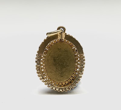 Lot 222 - A good Victorian gold pendant set with...