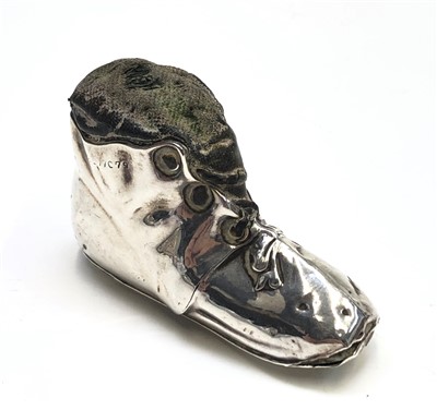 Lot 2039 - An Edwardian silver pin cushion in the form of...