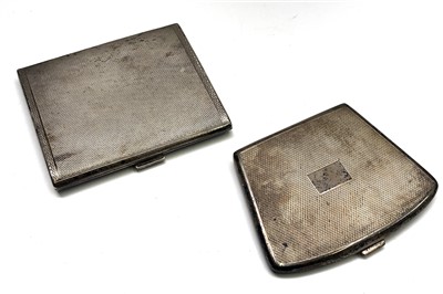 Lot 2186 - An Engine turn silver cigarette case, 3.4oz...