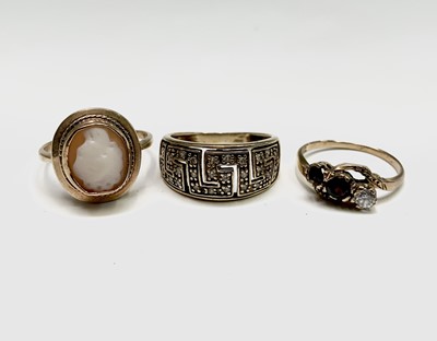 Lot 110 - Three 9ct gold rings 9.2gm