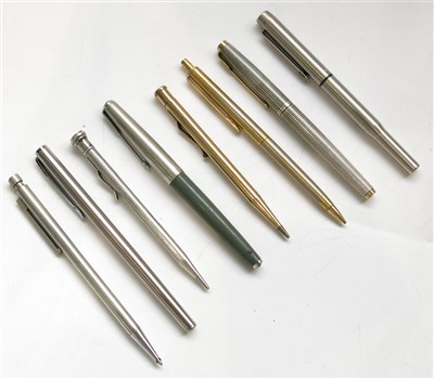 Lot 2692 - A Parker silver cased fountain pen with 14ct...