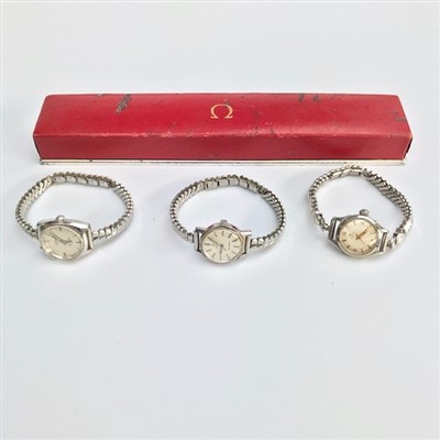 Lot 2696 - A ladies stainless steel cased Omega automatic...