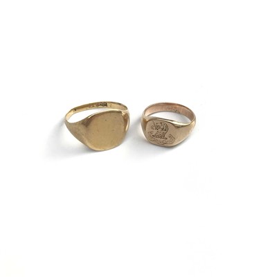 Lot 2700 - An 18ct gold signet ring, 4.6g and a 9ct gold...