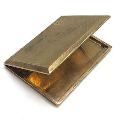 Lot 2709 - A 9ct gold engine turned cigarette case, 161.8g.