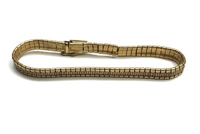 Lot 2476 - An 18ct gold mesh bracelet, 14g.
