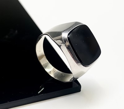 Lot 28 - A classic gentleman's high purity white gold...