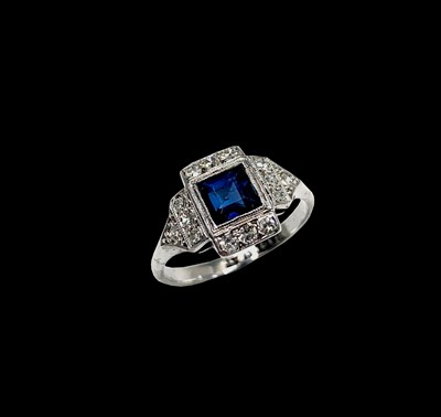 Lot 90 - An Art Deco 18ct white gold and platinum ring...