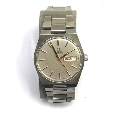 Lot 2737 - A gentlemen's Omega automatic day date...